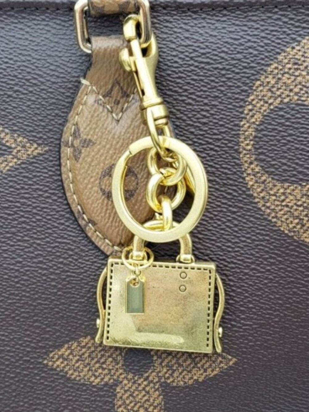 LV Gold Padlock Authentic 🔑 Luxury Bag Charm w/ Unbranded Golden Bag Keychain - Picture 12 of 12